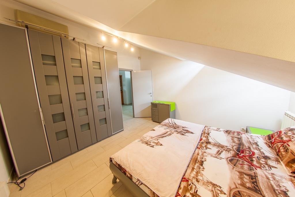 Mansard Apartment Antonovicha 4 Kiev Exterior foto